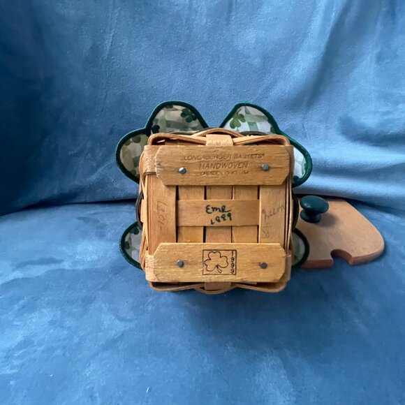 Longaberger 1999 St. Patrick's Day Basket with lid, plastic and fabric liner - Picture 4 of 4